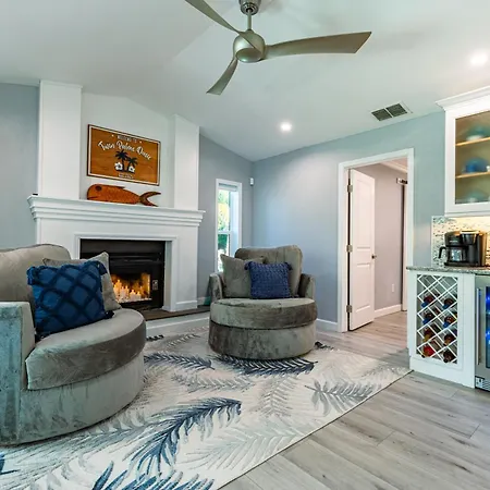 Twin Palms Oasis! Modern, With Heated Pool And Game Room!